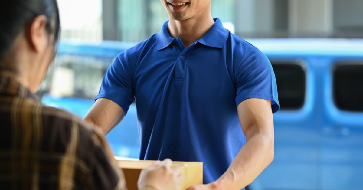 Entregador de aplicativo de entrega de mercadoria